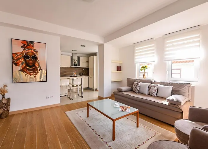 Rupe Apartments - Free Parking In City Center!